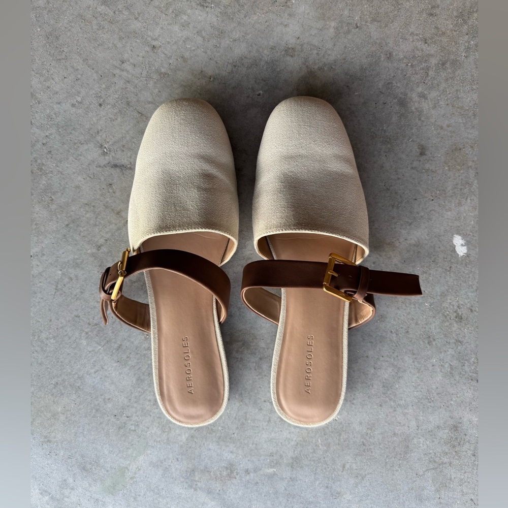 AEROSOLES Women's Cream and Brown Buckle Mules
